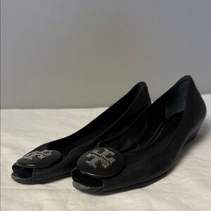 Tory Burch Black Peep Toe Reva Flats Estimated Size 7 Logo Medallion